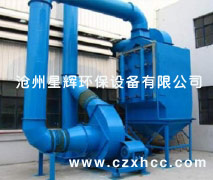 沉流式濾筒除塵器采用定阻或定時(shí)形式對(duì)濾筒進(jìn)行脈沖清灰，保證了濾筒表面清潔和有效正常運(yùn)轉(zhuǎn).該收塵設(shè)備還配有溫度顯示及報(bào)警系統(tǒng)等裝置,當(dāng)溫度超過額定值時(shí)，將自動(dòng)報(bào)警,以便