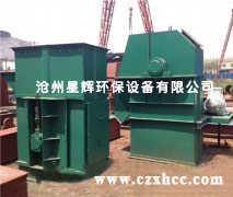 NE系列板鏈?zhǔn)蕉肥教嵘龣C(jī)共有11種型號.NE型板鏈斗式提升機(jī)本機(jī)系流入式喂料,物料流入料斗內(nèi)靠板鏈提升到頂端，在物料重力作用下自行卸料.